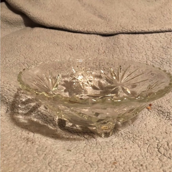 Elegant Clear Glass Decorative Bowl/Dish - Picture 5 of 6
